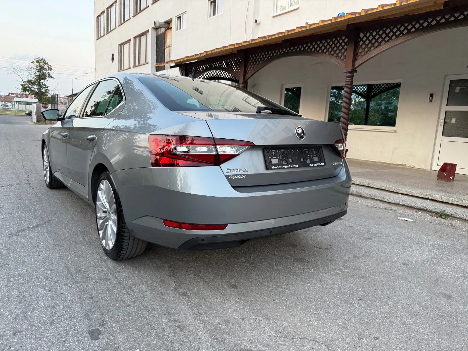 Skoda Superb 2.0 TDI Laurin & Klement - изображение 7