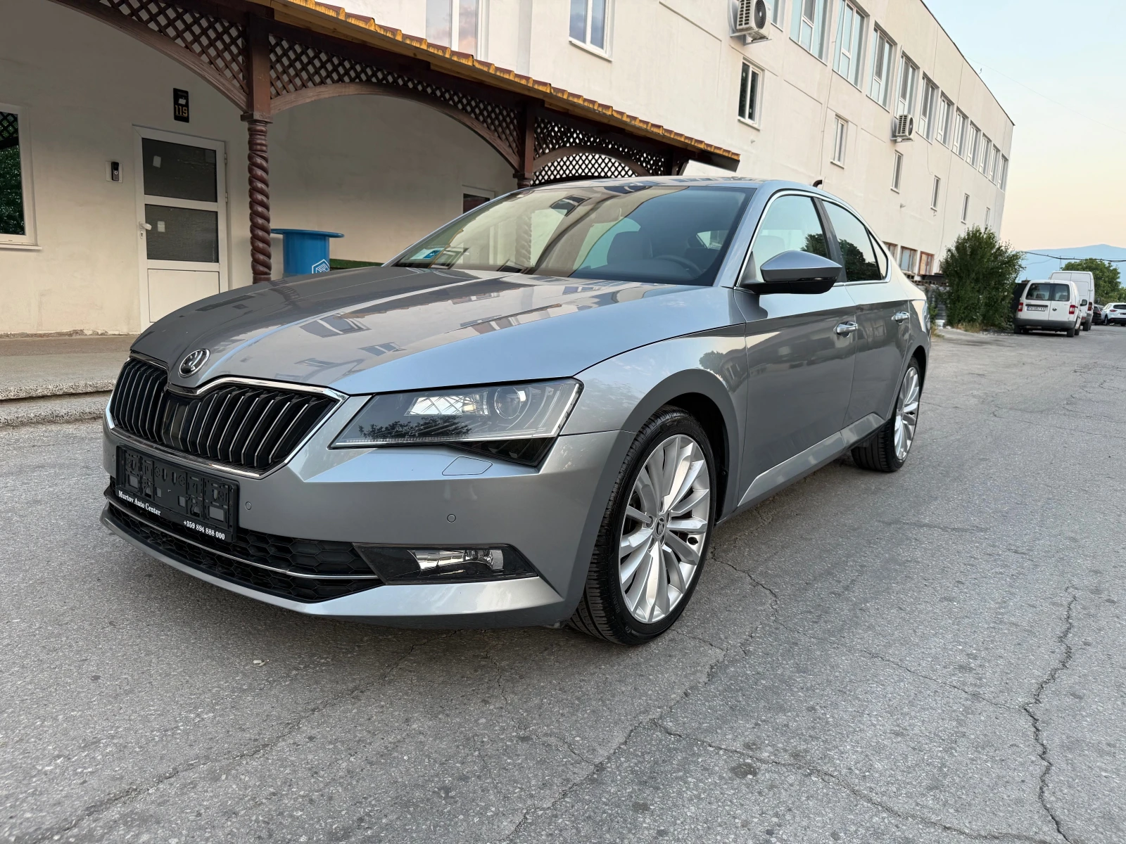 Skoda Superb 2.0 TDI Laurin & Klement - изображение 4