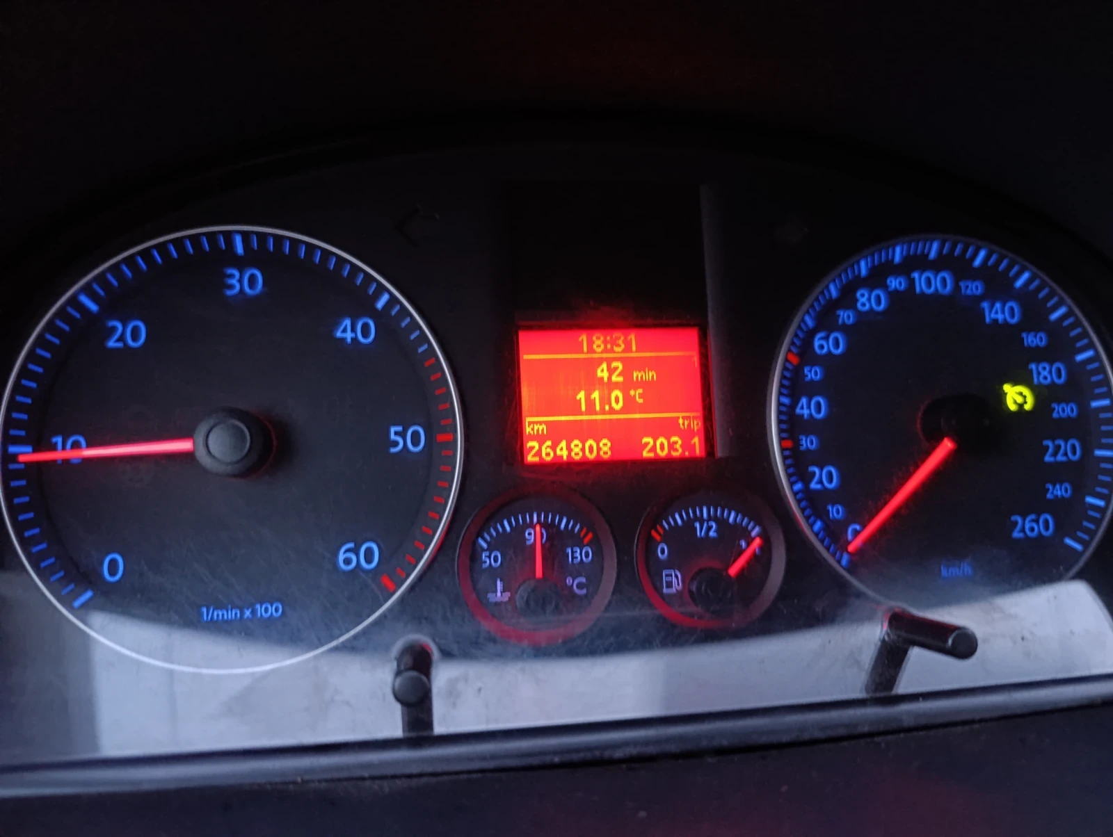 VW Touran, снимка 14 - Автомобили и джипове - 53805213