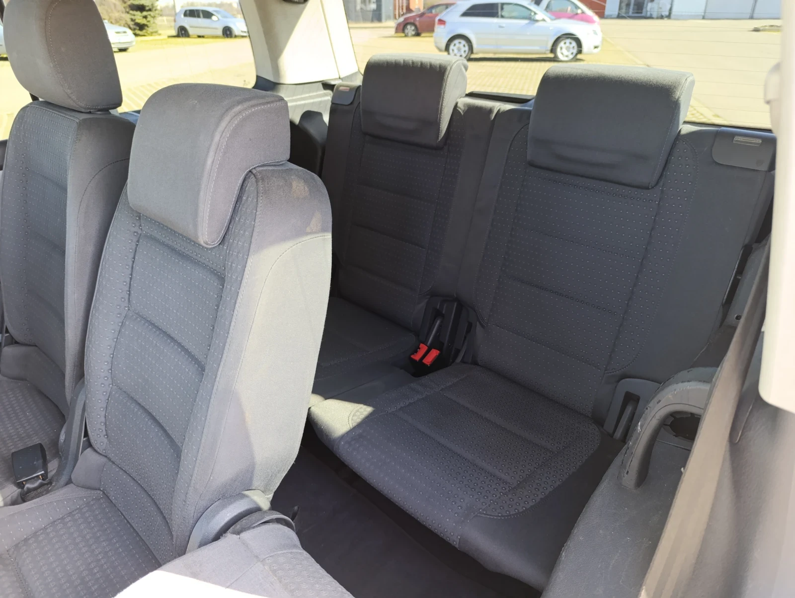 VW Touran, снимка 10 - Автомобили и джипове - 53805213