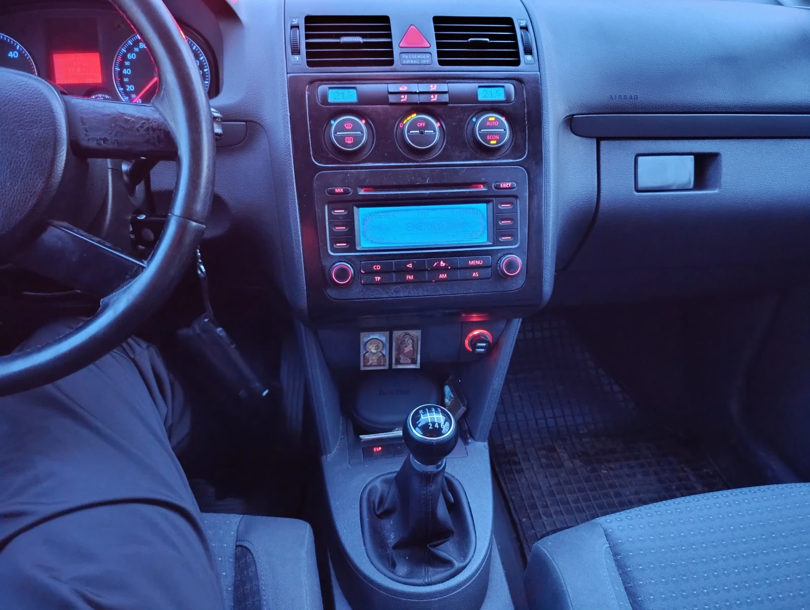 VW Touran, снимка 15 - Автомобили и джипове - 53805213