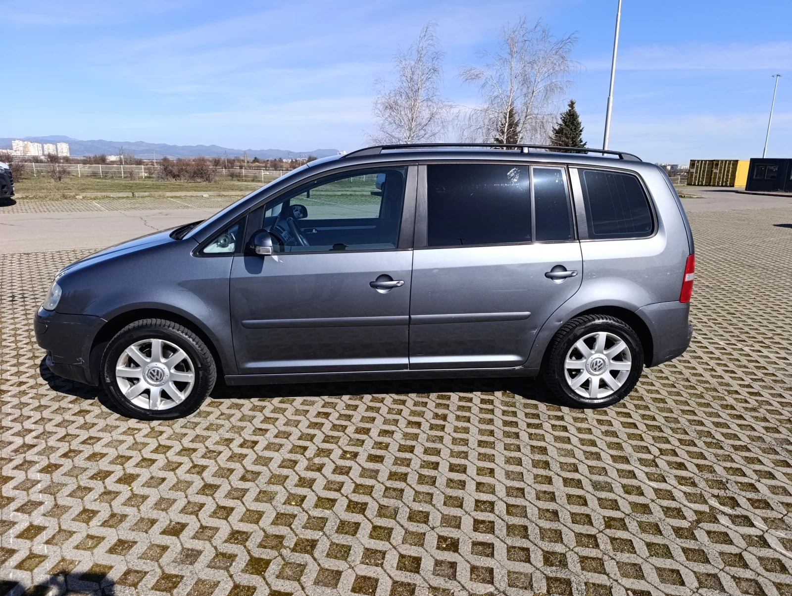 VW Touran, снимка 2 - Автомобили и джипове - 53805213
