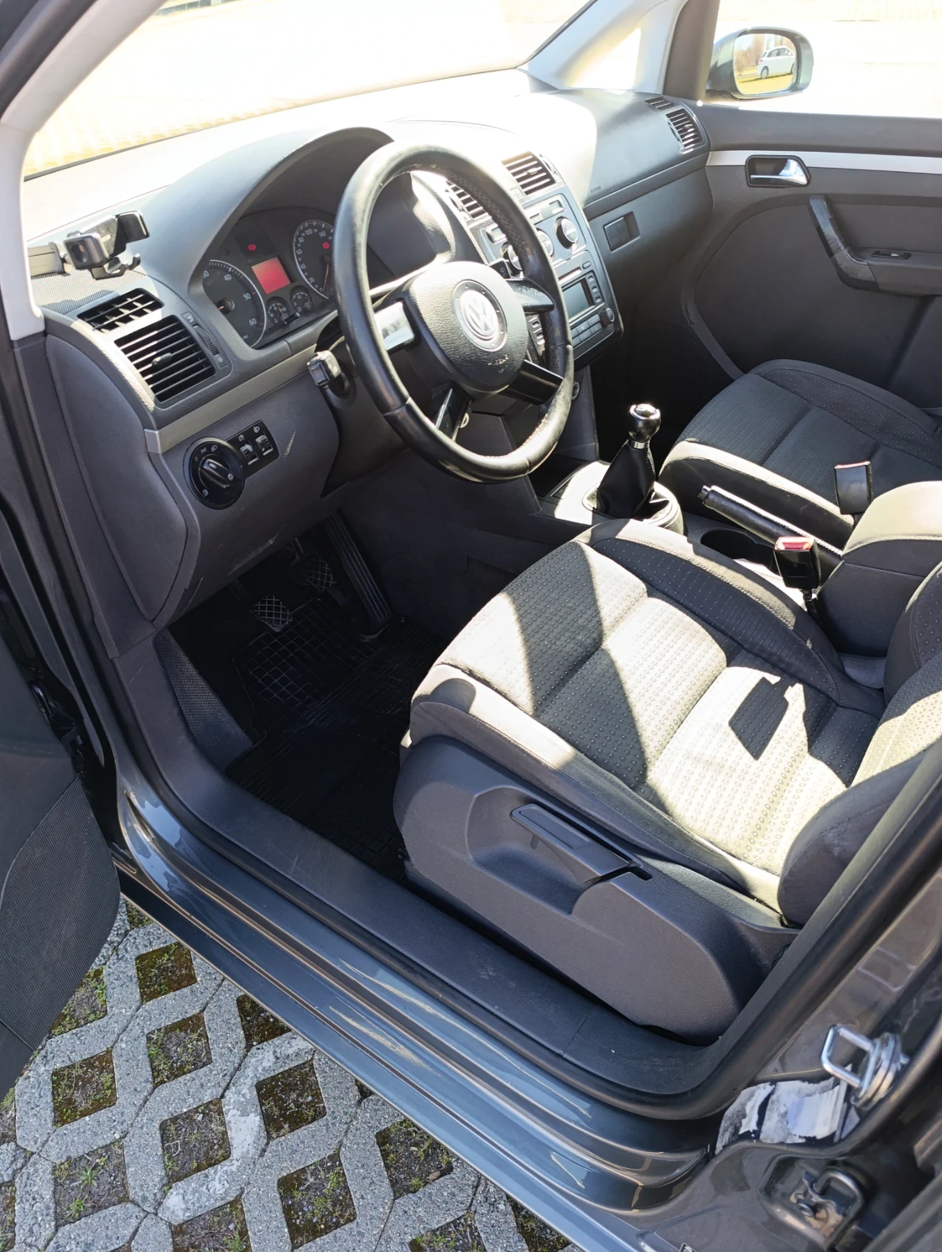 VW Touran, снимка 5 - Автомобили и джипове - 53805213