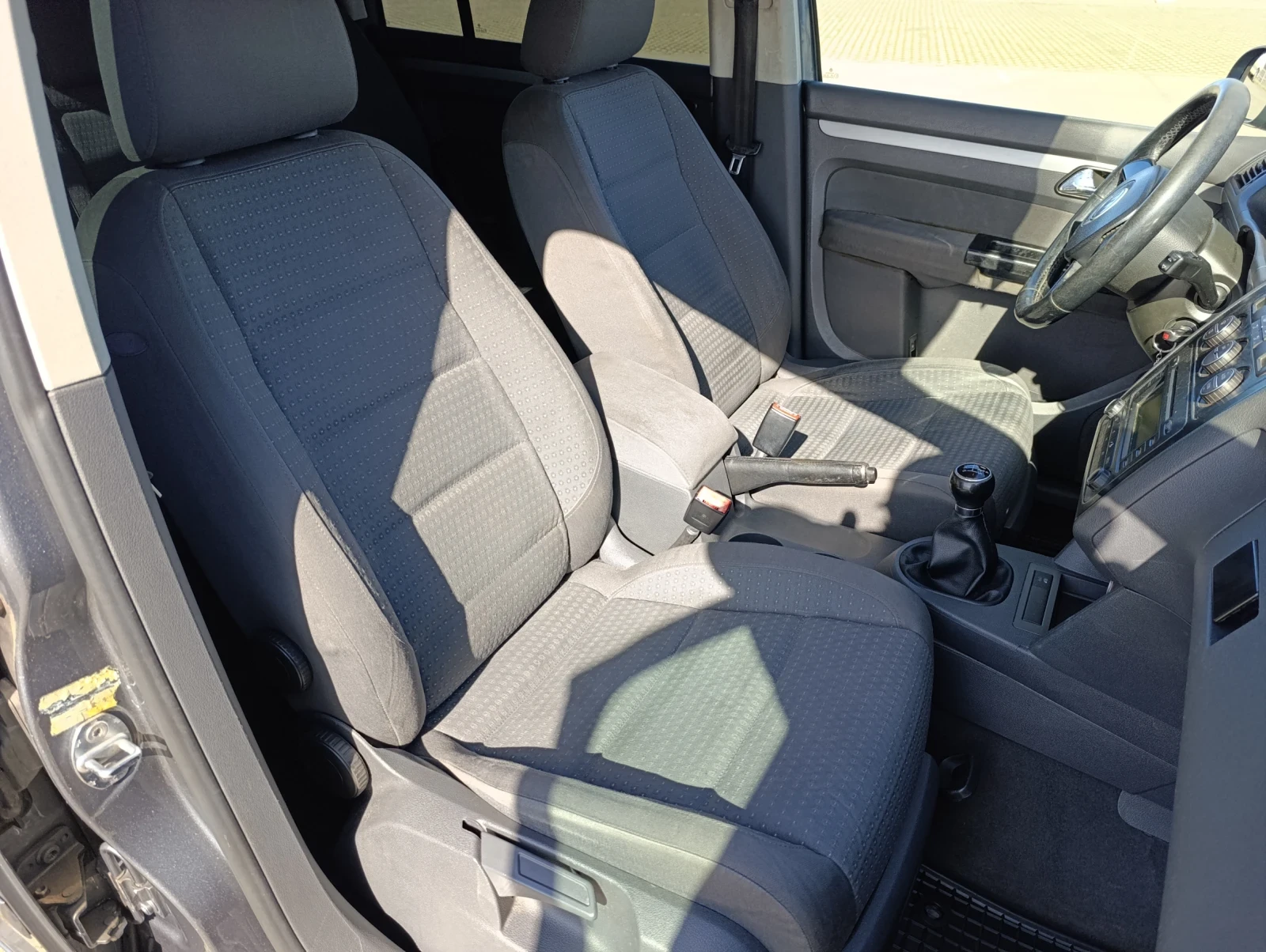 VW Touran, снимка 8 - Автомобили и джипове - 53805213