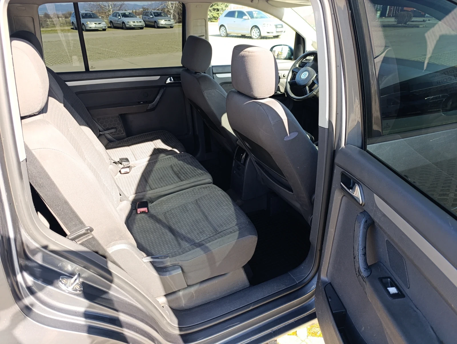 VW Touran, снимка 9 - Автомобили и джипове - 53805213