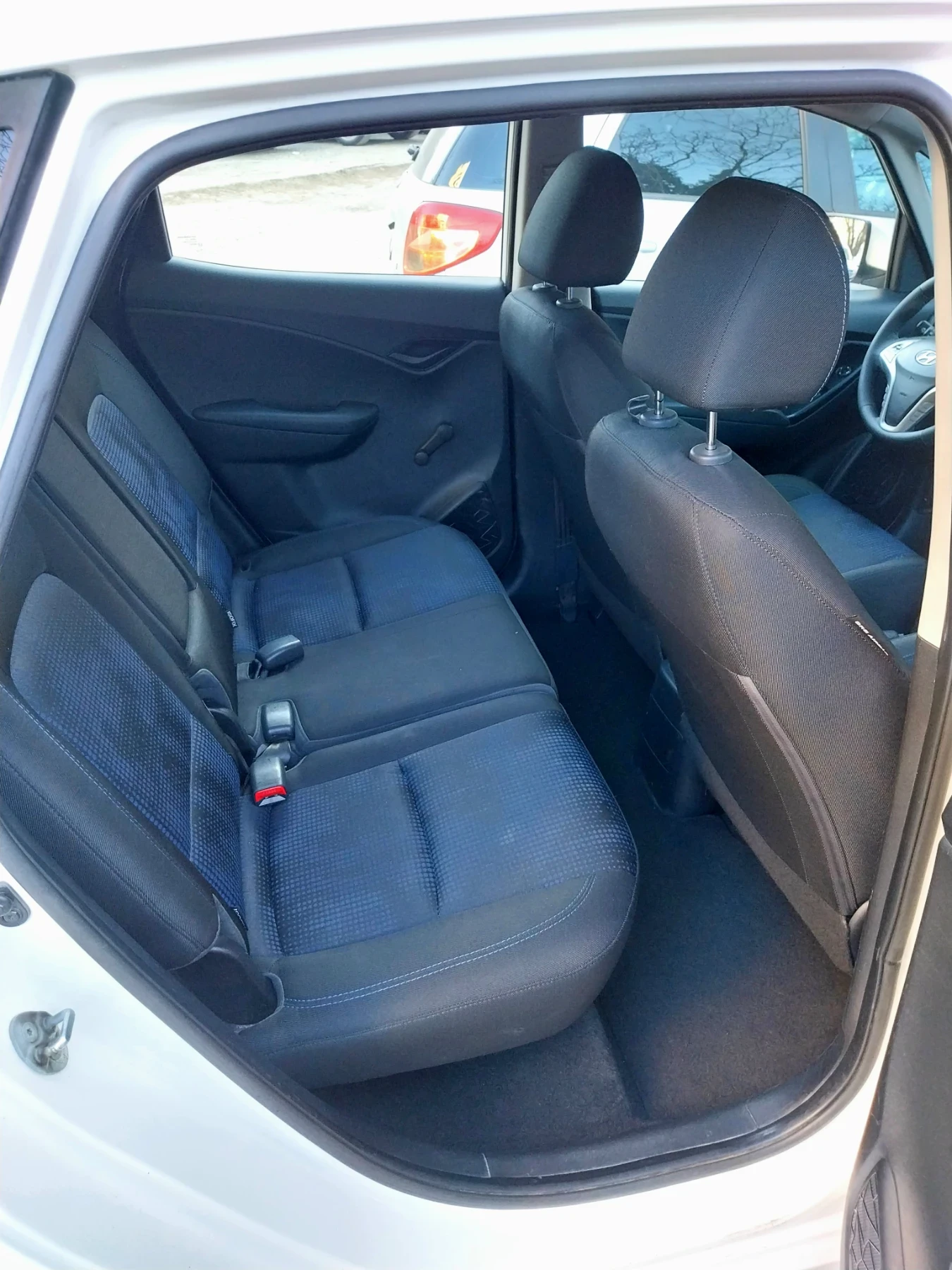 Hyundai Ix20, снимка 9 - Автомобили и джипове - 53817159