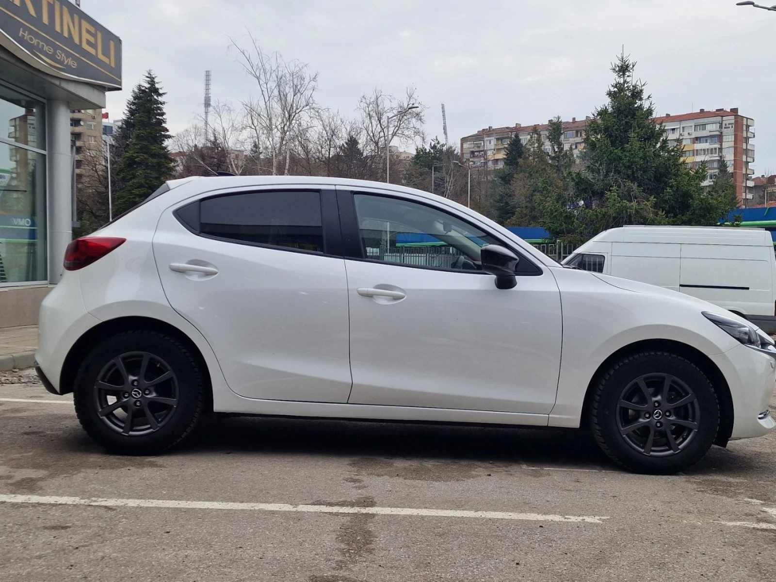 Mazda 2 1.5i, Homura , 34.000КМ, снимка 3 - Автомобили и джипове - 54009235