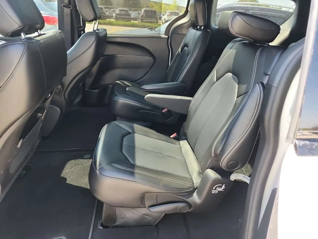 Chrysler Pacifica Touring L| ACC| PANO| ПОДГРЕВИ| 2 КЛЮЧА| CARFAX, снимка 12 - Автомобили и джипове - 54429245