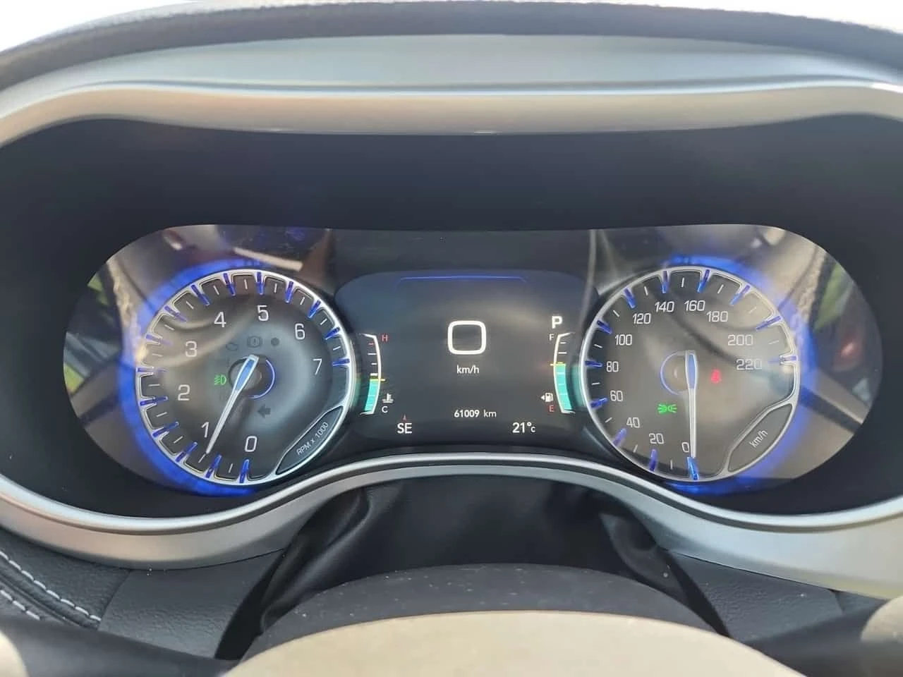 Chrysler Pacifica Touring L| ACC| PANO| ПОДГРЕВИ| 2 КЛЮЧА| CARFAX, снимка 9 - Автомобили и джипове - 54429245