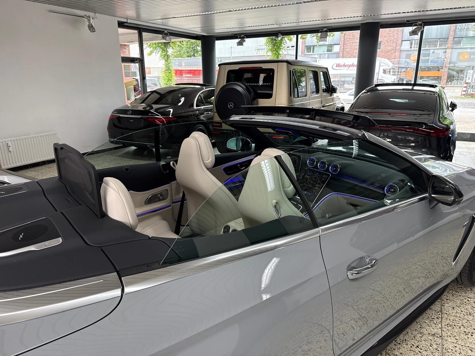 Mercedes-Benz CLE 53 CABRIO 4M EDITION1 5xCARBON EXCL ОБДУХВАНЕ , снимка 13 - Автомобили и джипове - 54905076
