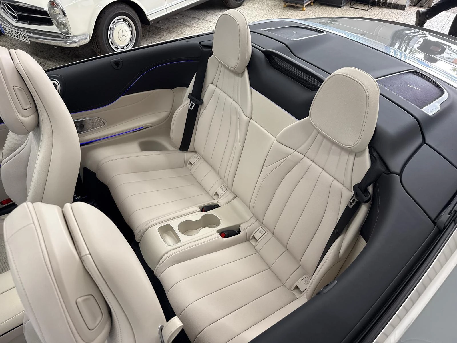 Mercedes-Benz CLE 53 CABRIO 4M EDITION1 5xCARBON EXCL ОБДУХВАНЕ , снимка 11 - Автомобили и джипове - 54905076