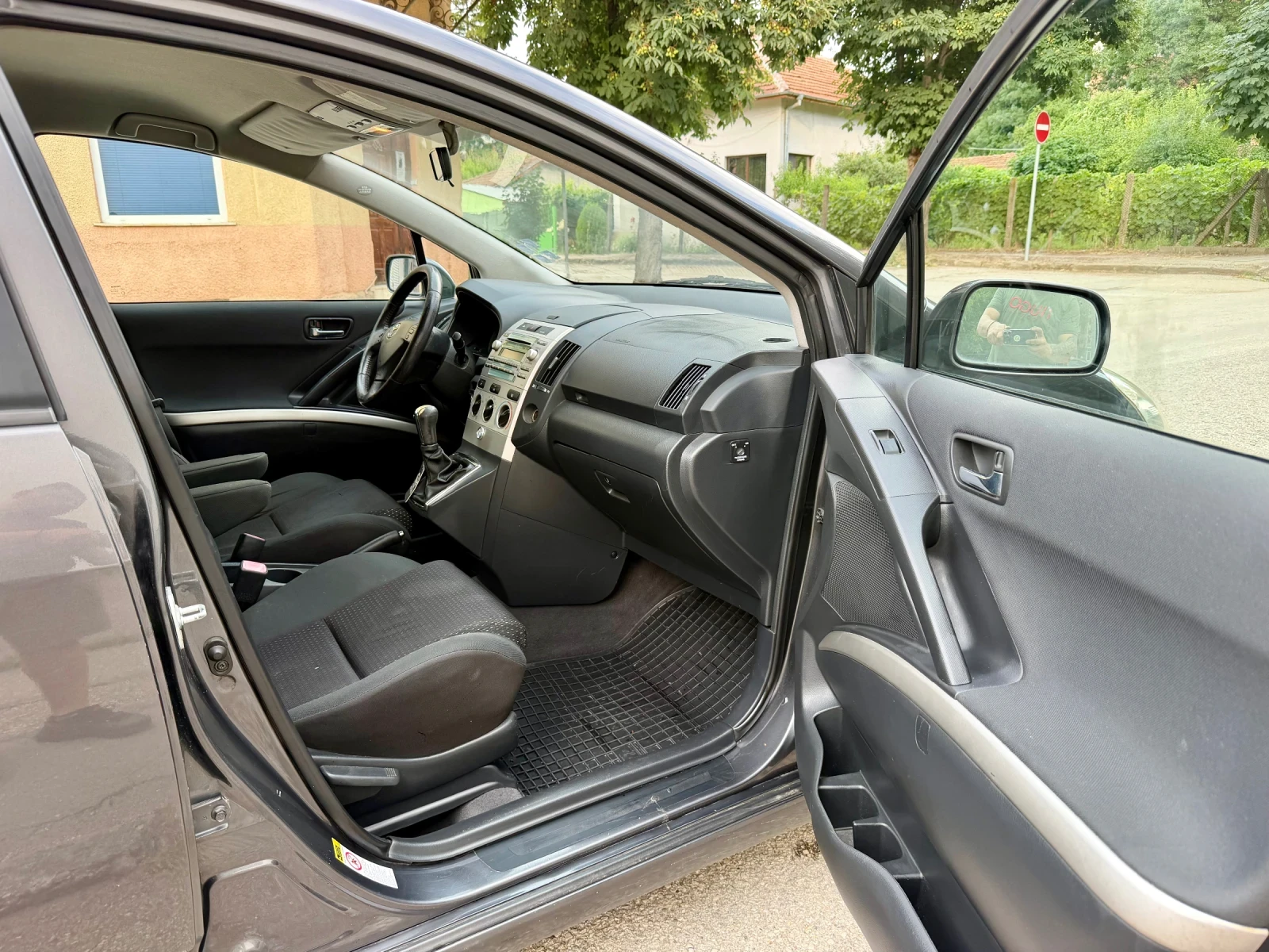 Toyota Corolla verso 2.2, снимка 6 - Автомобили и джипове - 55096068