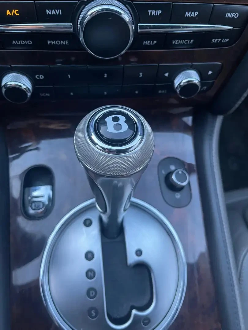 Bentley Flying Spur * AвтоКредит * (ЦЕНА ДО БГ), снимка 11 - Автомобили и джипове - 55139229