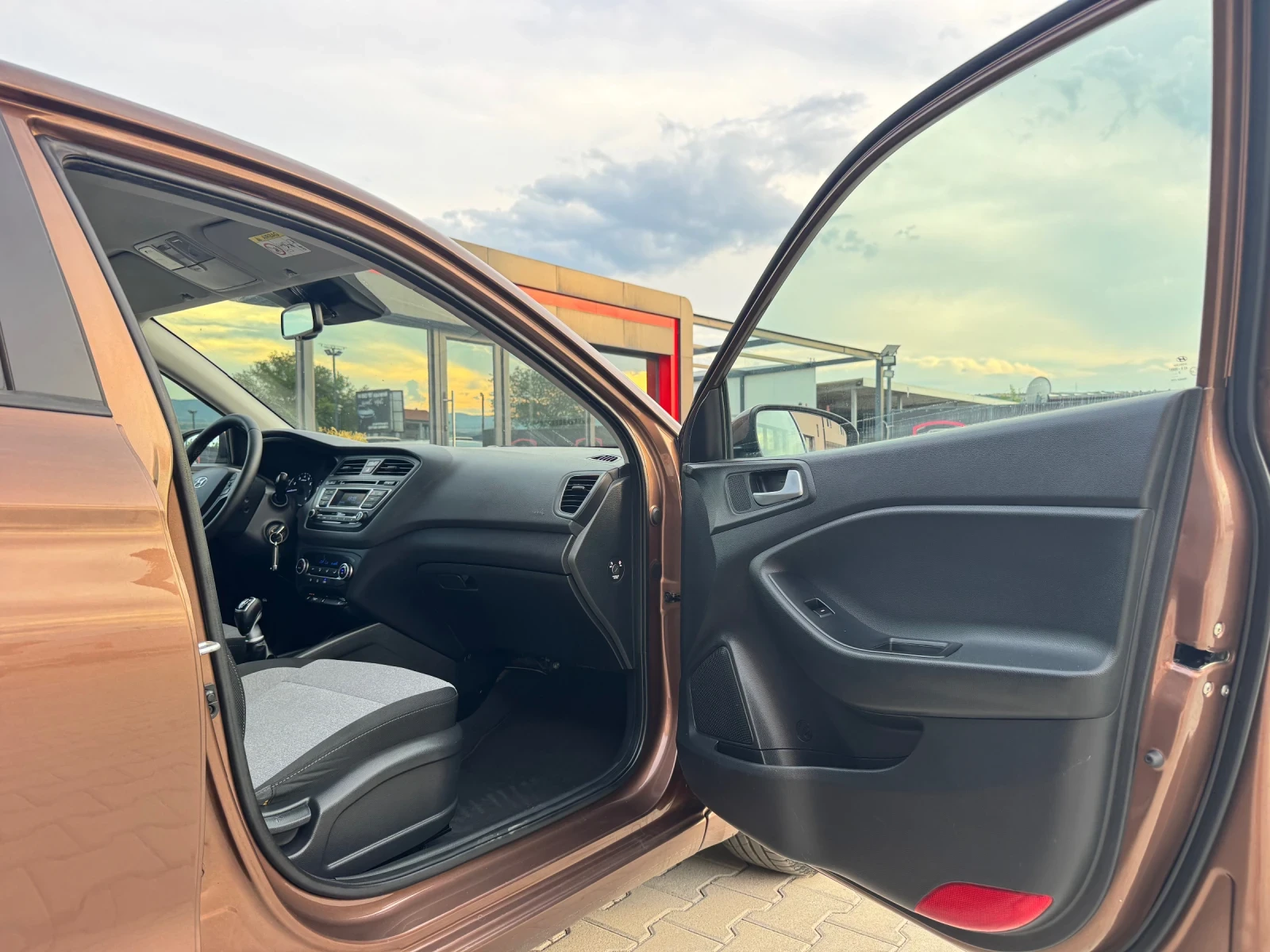 Hyundai I20 Led Edition, снимка 14 - Автомобили и джипове - 55316375