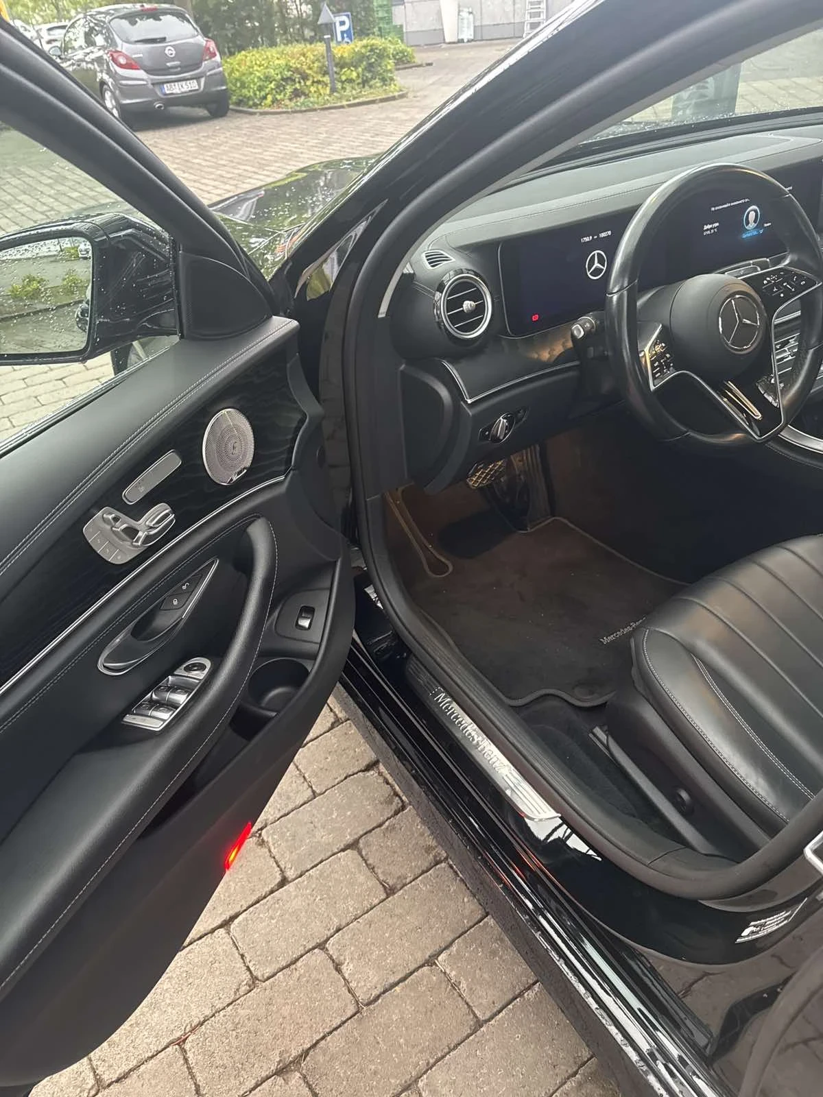 Mercedes-Benz E 400 КАТО НОВ, снимка 11 - Автомобили и джипове - 55935612