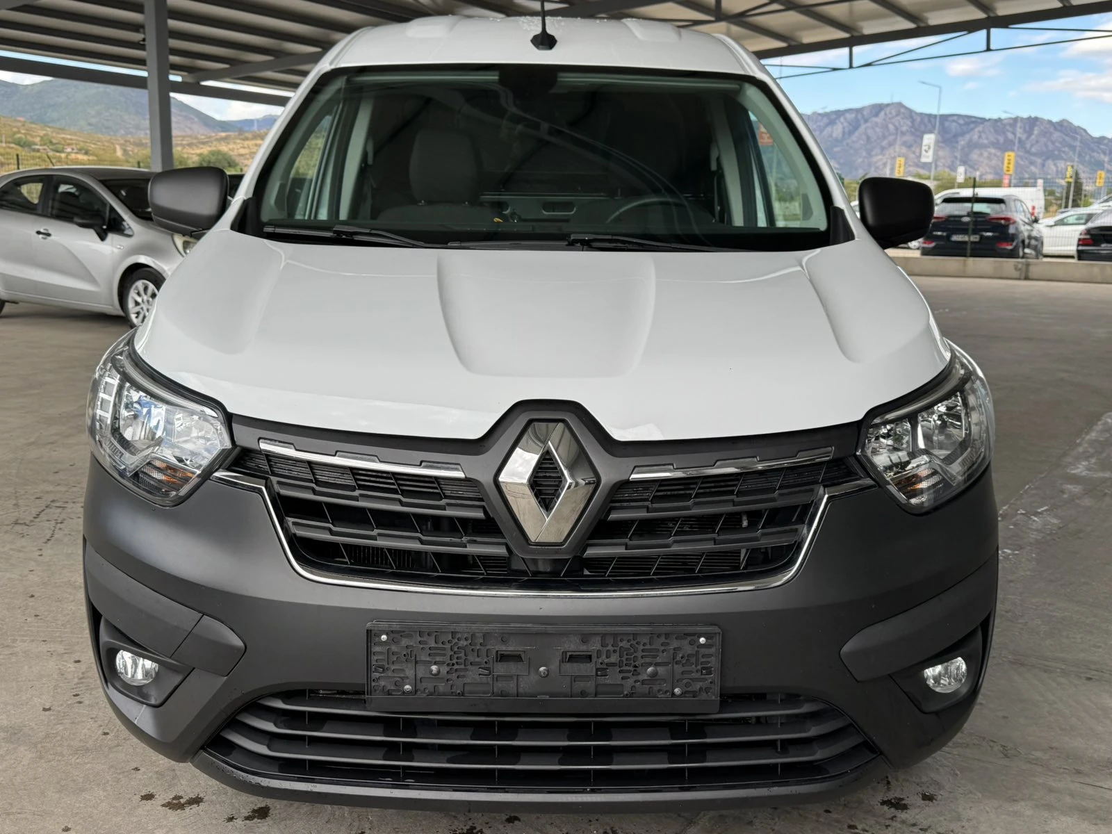Renault Express 1.5dci* 75ps* 6ск* НАВИ* КОЖА* КАМЕРА* , снимка 8 - Автомобили и джипове - 56193029