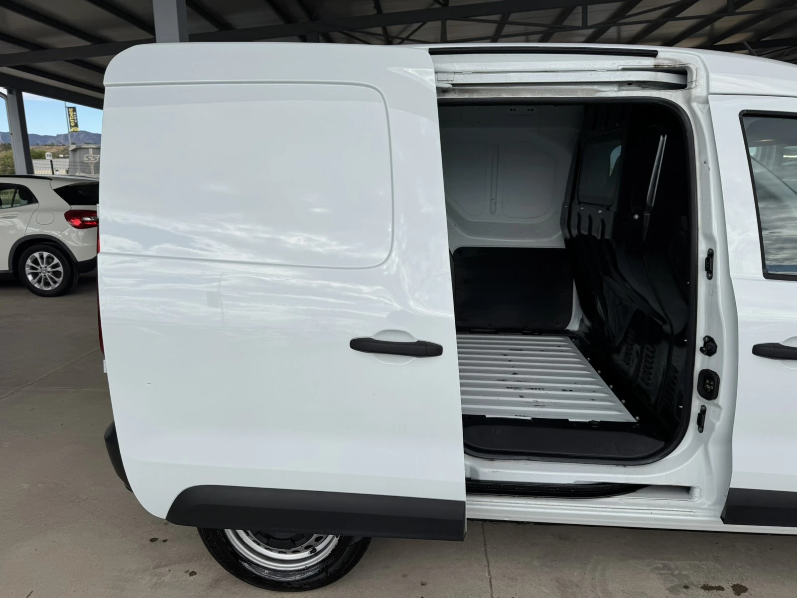 Renault Express 1.5dci* 75ps* 6ск* НАВИ* КОЖА* КАМЕРА* , снимка 9 - Автомобили и джипове - 56193029