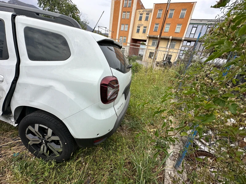 Dacia Duster 1.5 DCI, снимка 4 - Автомобили и джипове - 47190068