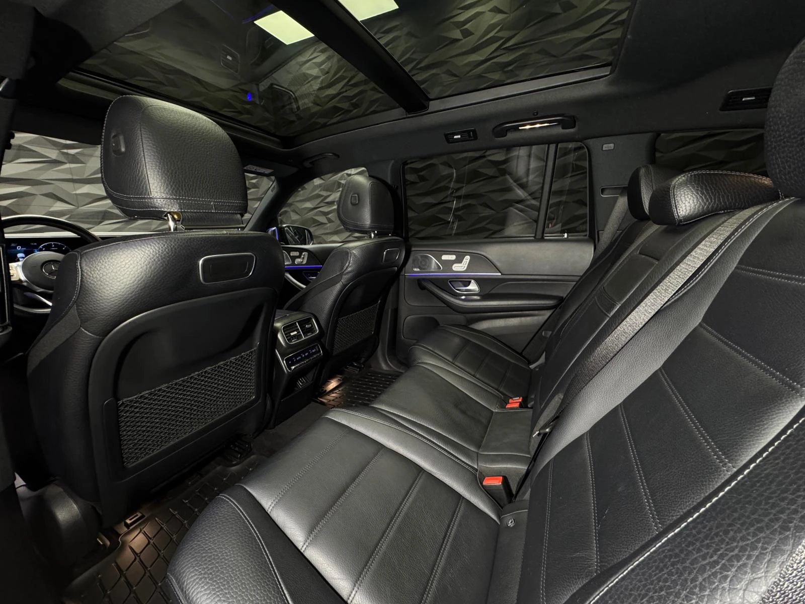 Mercedes-Benz GLS 400 d 4Matic AMG Pano* 360* Burm* 6+ 1 - изображение 8