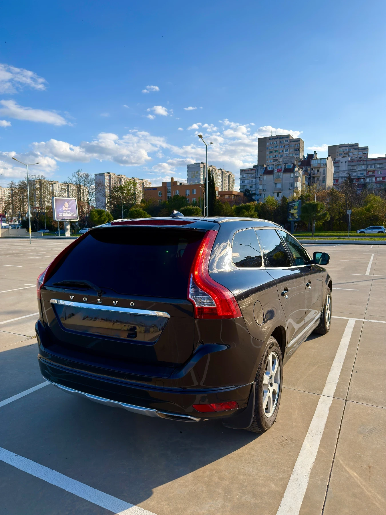 Volvo XC60 D5 AWD, снимка 4 - Автомобили и джипове - 54272309