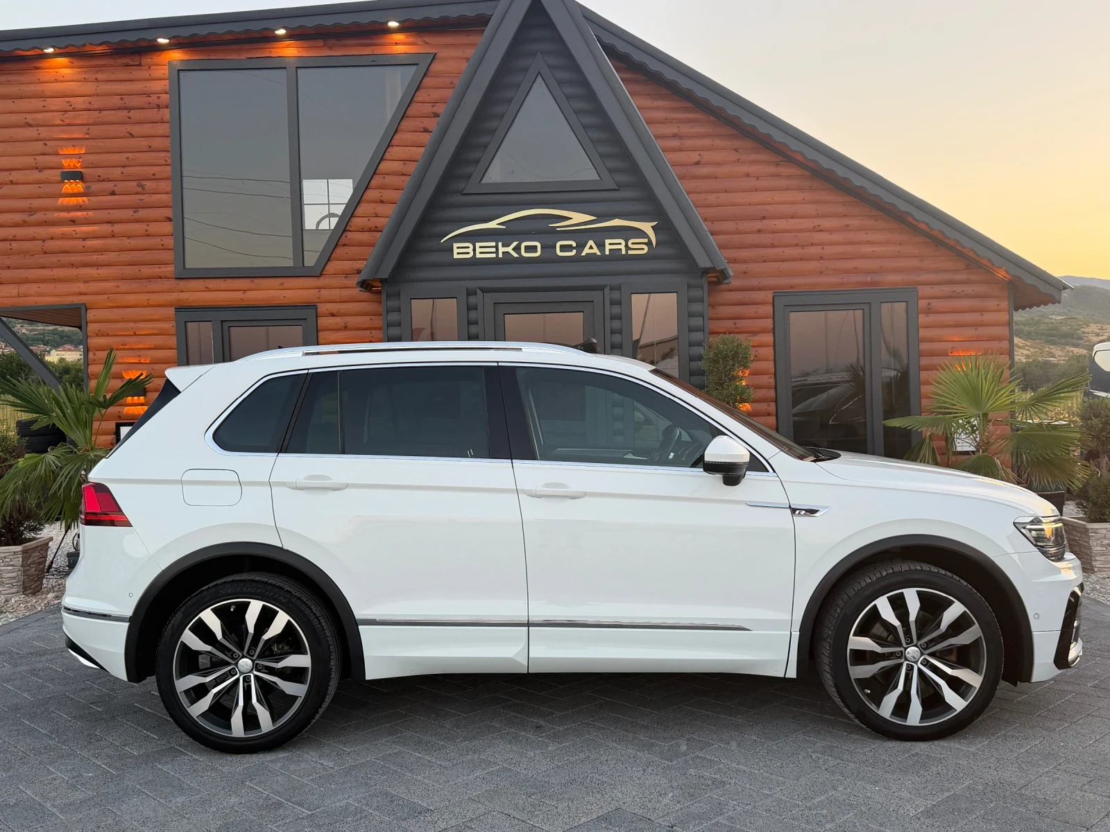 VW Tiguan R-line/4-motion/240коня/Нова, снимка 4 - Автомобили и джипове - 55695357