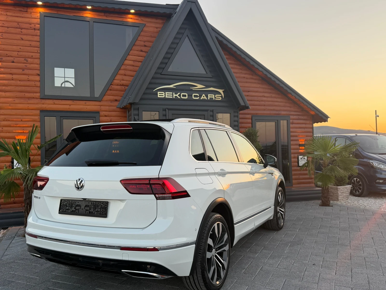 VW Tiguan R-line/4-motion/240коня/Нова, снимка 5 - Автомобили и джипове - 55695357