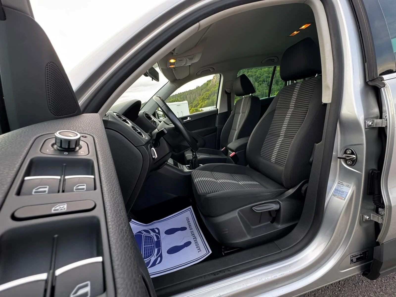 VW Tiguan 2.0TDI, 4Х4, НАВИГАЦИЯ , снимка 16 - Автомобили и джипове - 56170674
