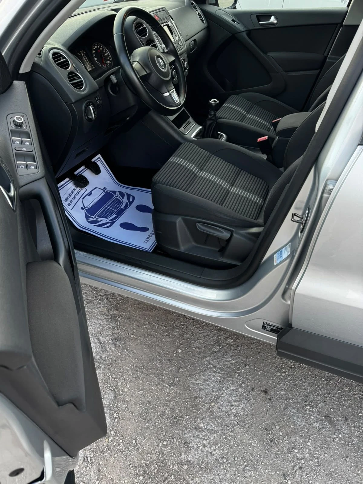 VW Tiguan 2.0TDI, 4Х4, НАВИГАЦИЯ , снимка 9 - Автомобили и джипове - 56170674