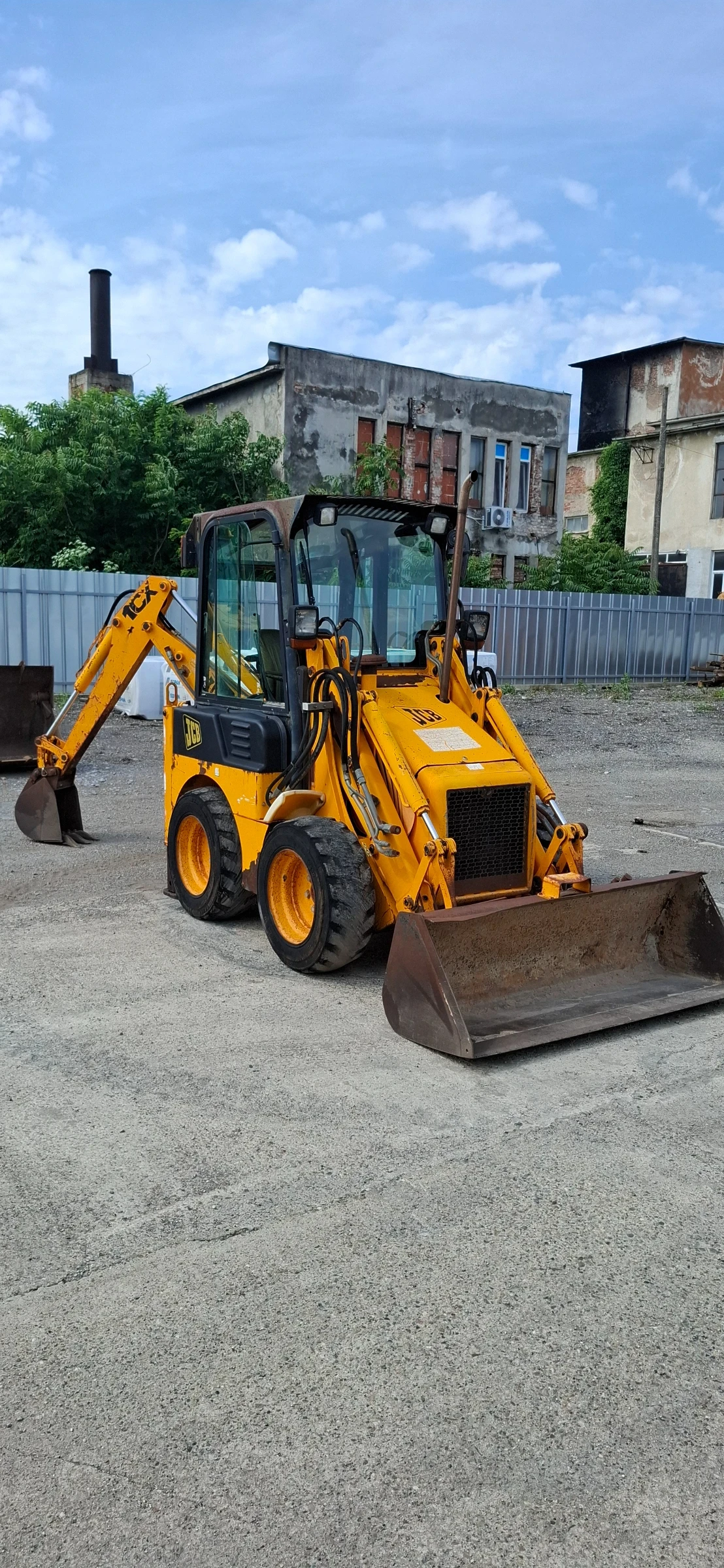 Багер JCB