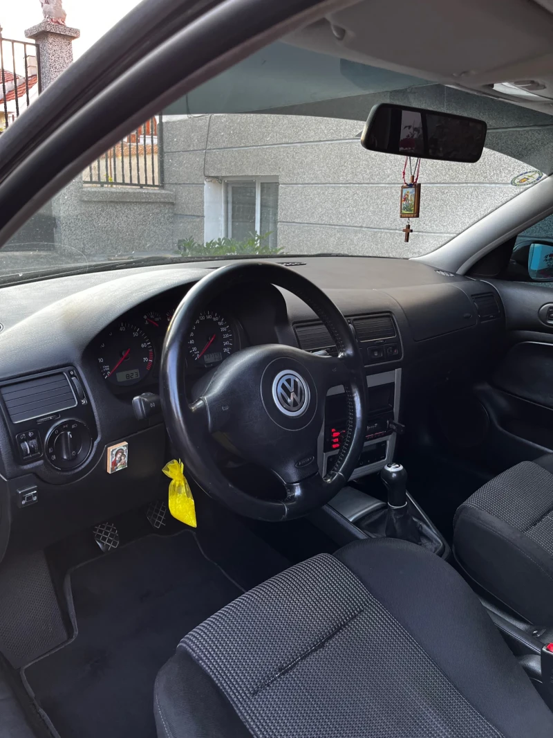 VW Golf 1.8Т, снимка 10 - Автомобили и джипове - 49006200