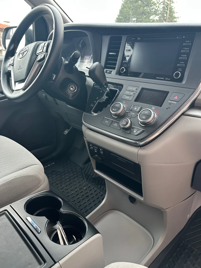 Toyota Sienna, снимка 10 - Автомобили и джипове - 52138548