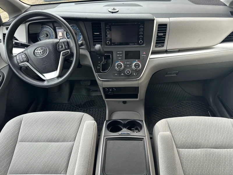 Toyota Sienna, снимка 8 - Автомобили и джипове - 52138548