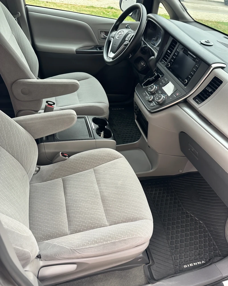 Toyota Sienna, снимка 9 - Автомобили и джипове - 52138548