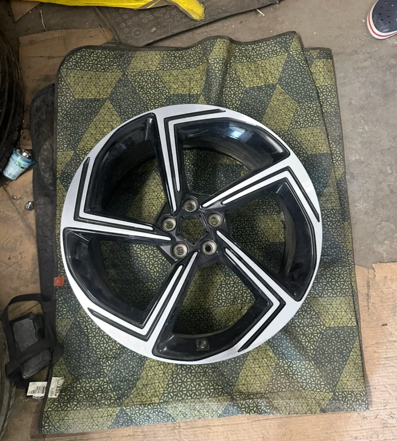 Kia EV6, снимка 9 - Автомобили и джипове - 52645905