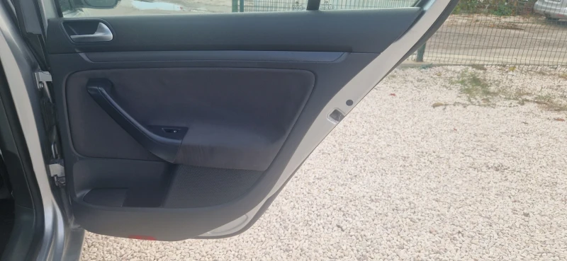 VW Golf 1.9 tdi-NAVI, снимка 13 - Автомобили и джипове - 52168424