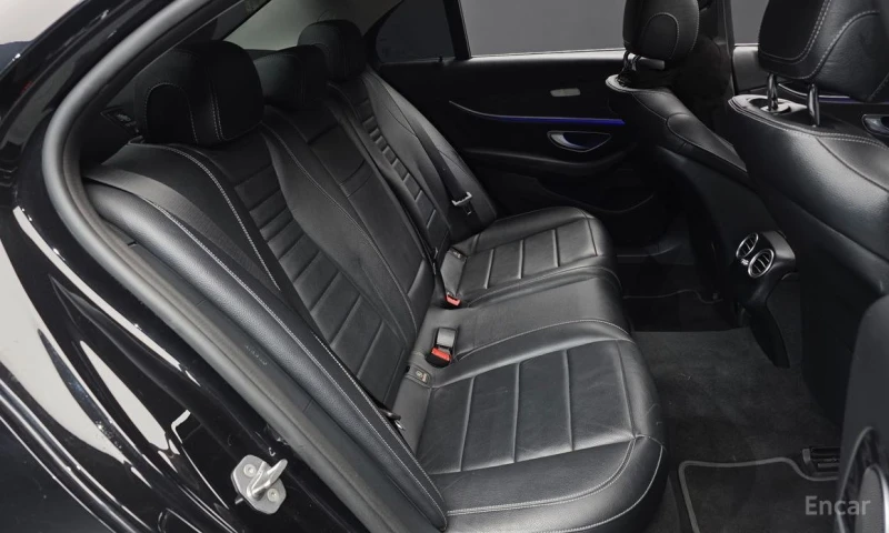 Mercedes-Benz E 220, снимка 12 - Автомобили и джипове - 52971647