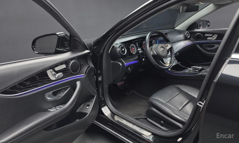 Mercedes-Benz E 220, снимка 10 - Автомобили и джипове - 52971647