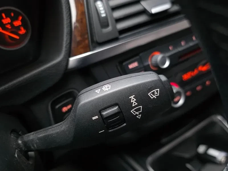 BMW 320 D xDrive, снимка 17 - Автомобили и джипове - 53508629