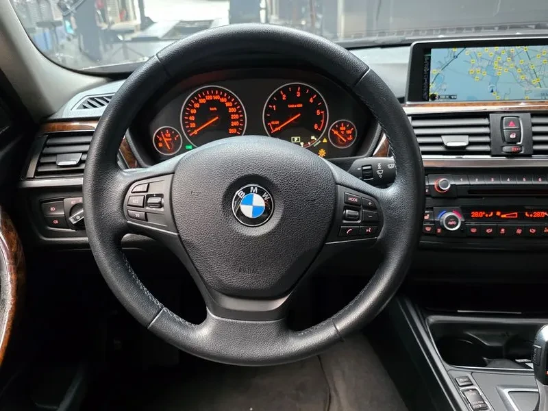 BMW 320 D xDrive, снимка 13 - Автомобили и джипове - 53508629