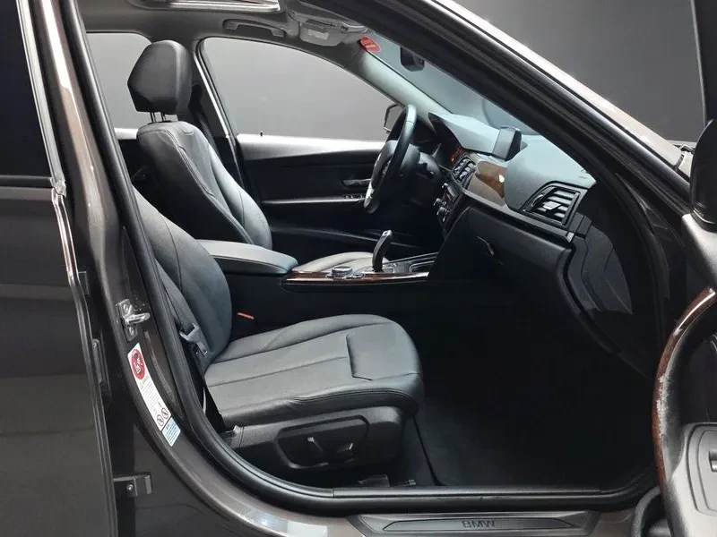 BMW 320 D xDrive, снимка 10 - Автомобили и джипове - 53508629