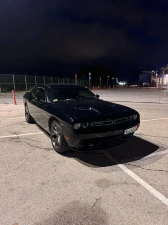 Dodge Challenger 3.6 SXT PLUS, снимка 2 - Автомобили и джипове - 56565399