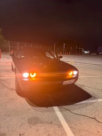 Dodge Challenger 3.6 SXT PLUS, снимка 3 - Автомобили и джипове - 56565399