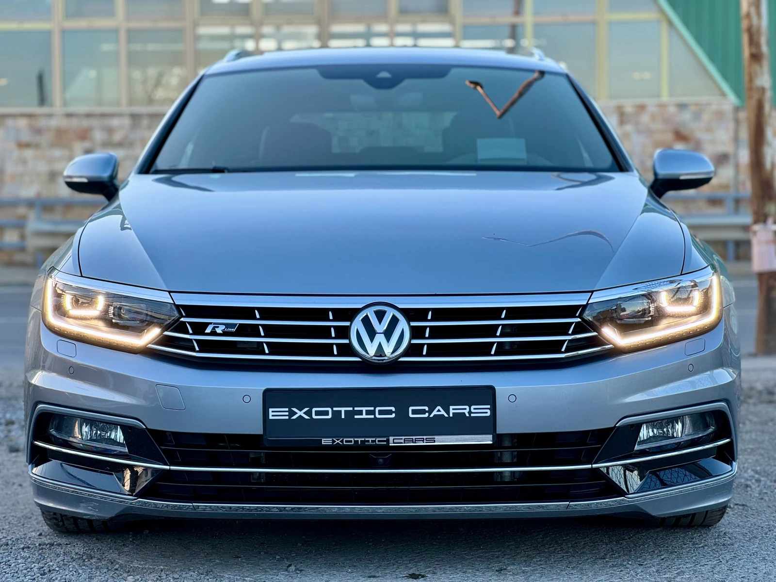 VW Passat 2.0 TDI 4m R Line ! SWISS ! - изображение 2