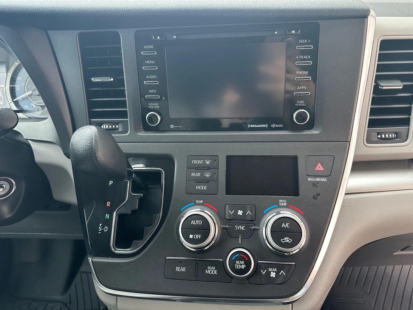 Toyota Sienna | Mobile.bg   11