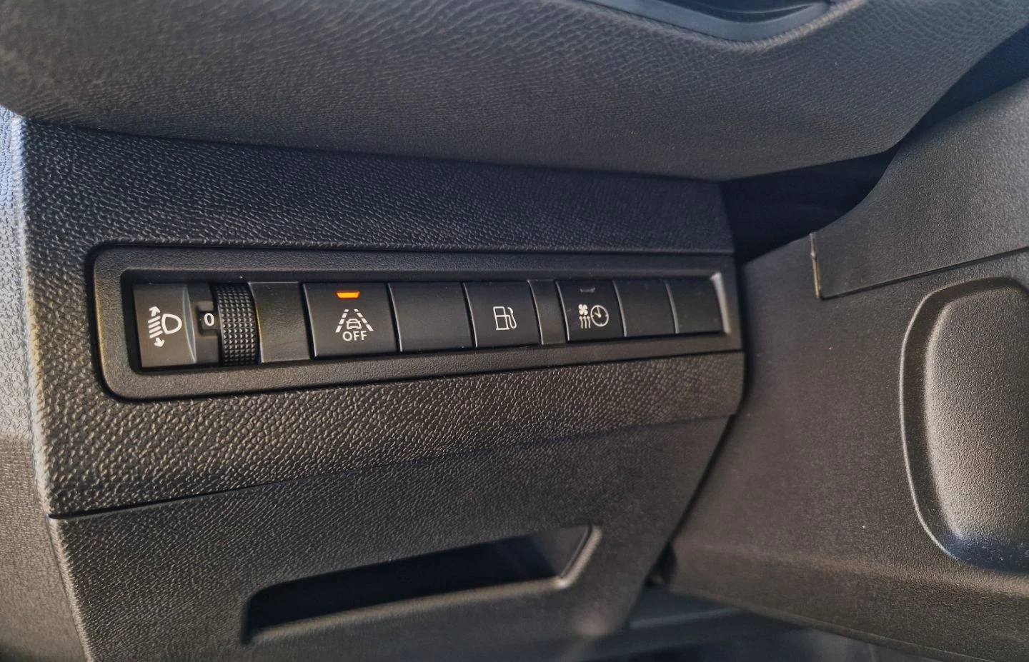 Peugeot 3008 1.6PHEV/225HP/ALLURE/LED/NAVI/AMBI/CAM/ACC/249v | Mobile.bg   17