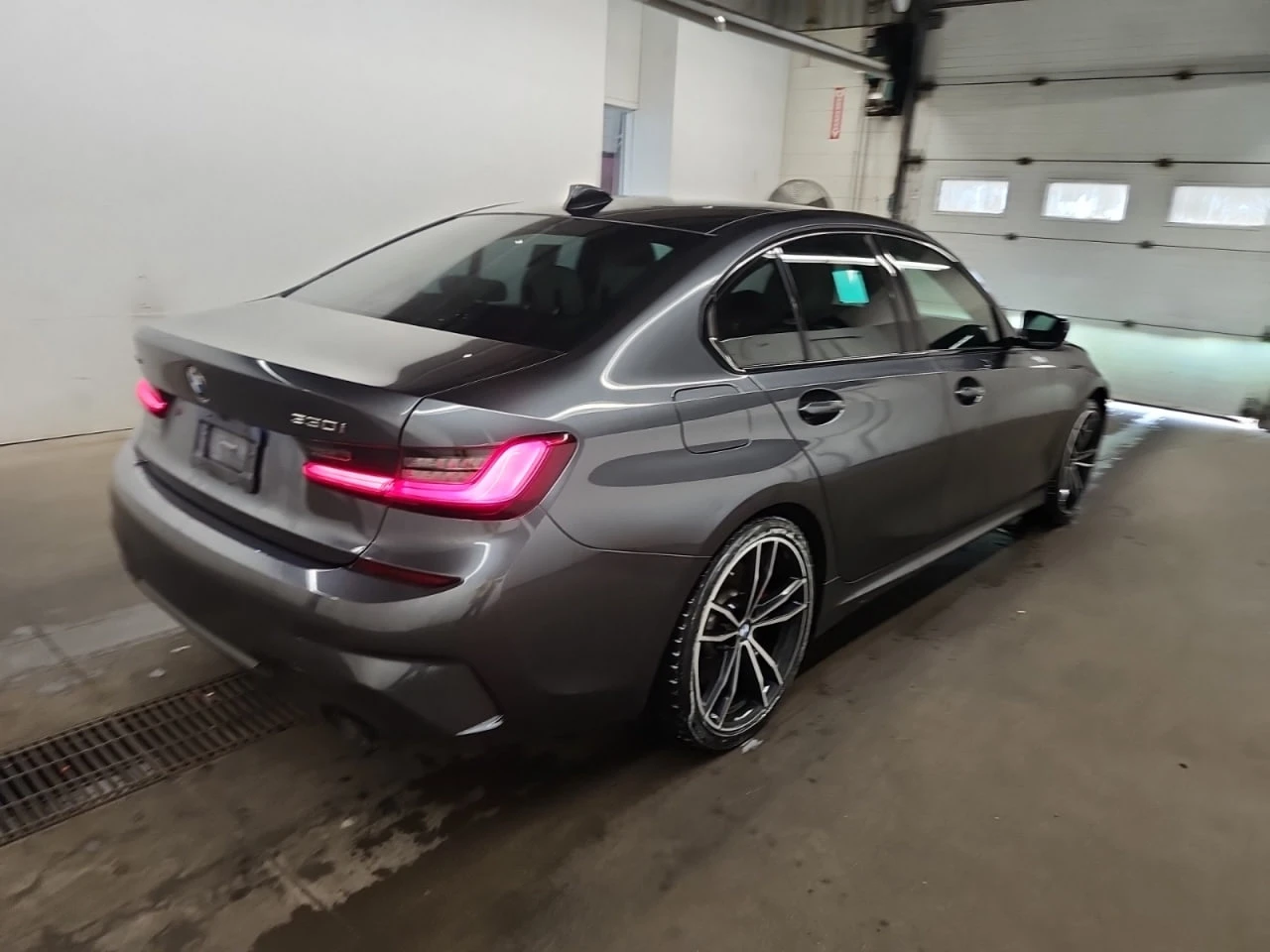 BMW 330 AWD * CARFAX * АвтоКредит * Цена до България*  - изображение 3