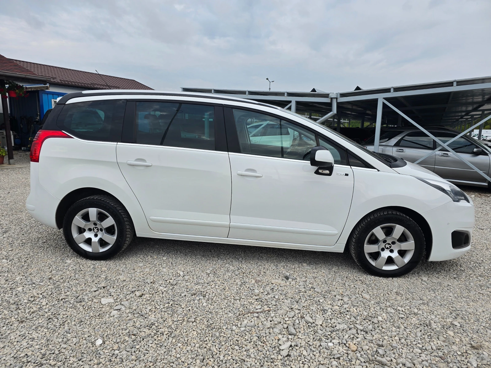 Peugeot 5008 1.6HDI  120кс  ! !  КЛИМАТРОНИК ! !EURO 6 - изображение 6