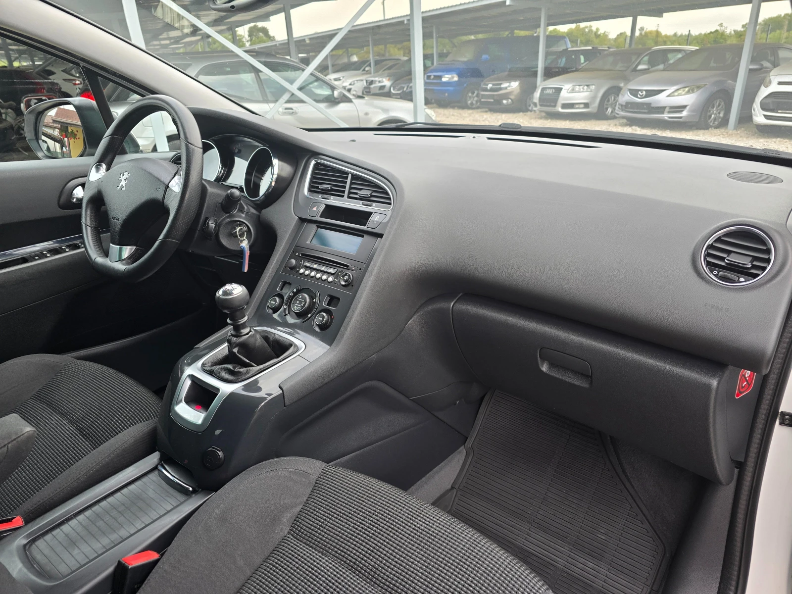 Peugeot 5008 1.6HDI  120кс  ! !  КЛИМАТРОНИК ! !EURO 6 - изображение 9
