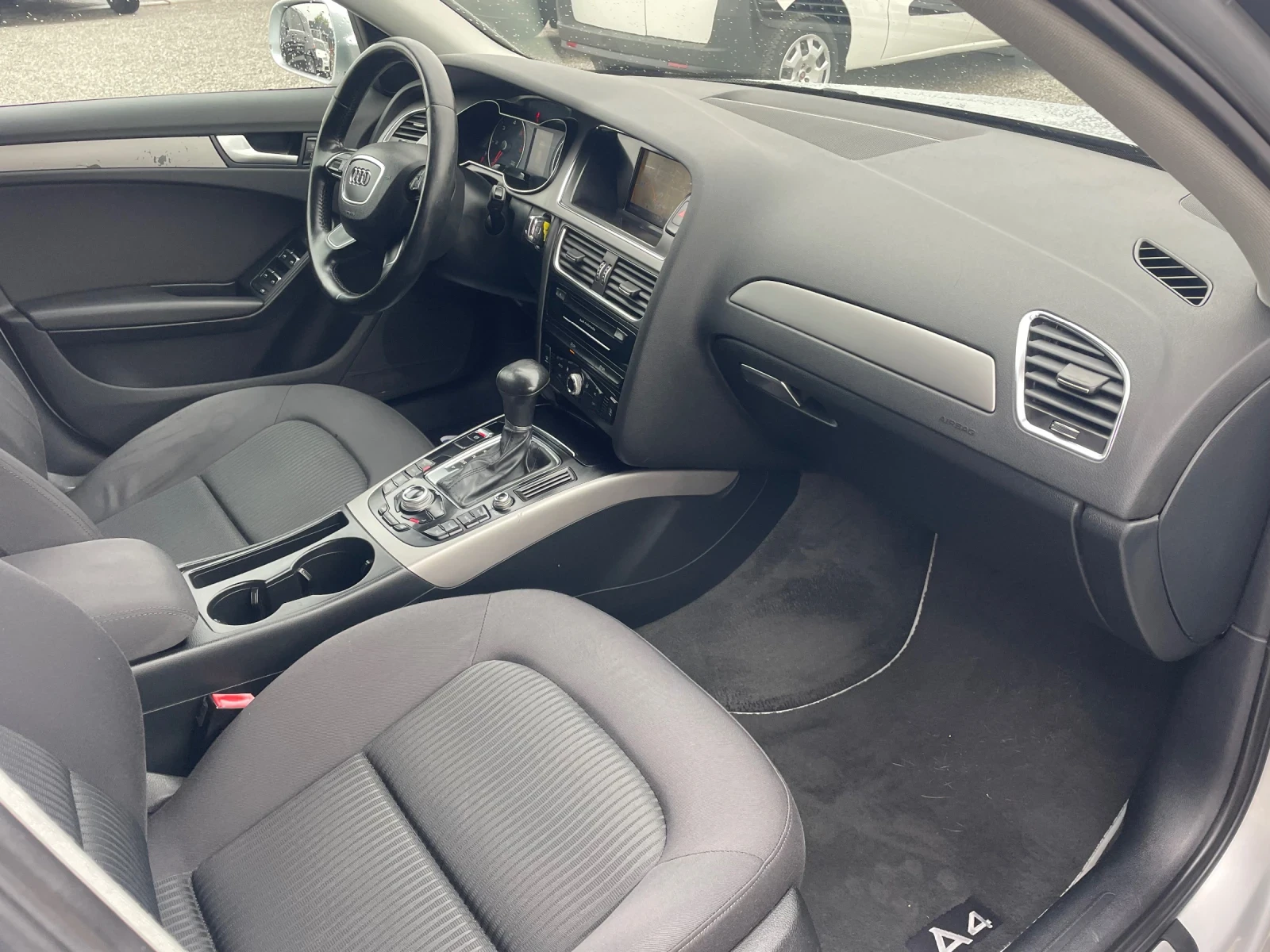 Audi A4 2.0TDI NAVI 143КС - изображение 8