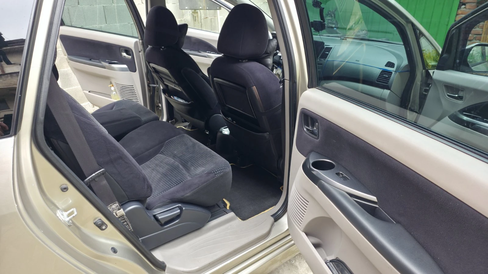 Mitsubishi Grandis 2 DI-D, снимка 8 - Автомобили и джипове - 54350013